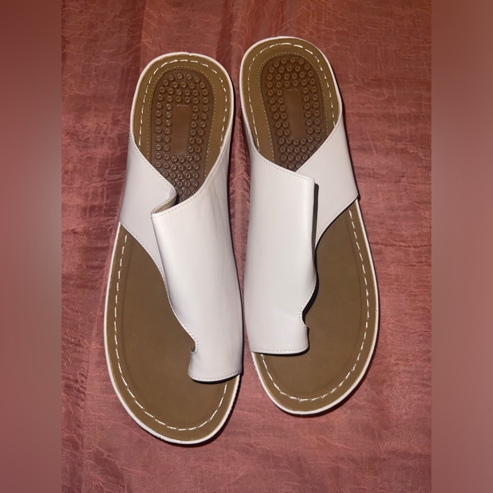 Women’s sandals size 10